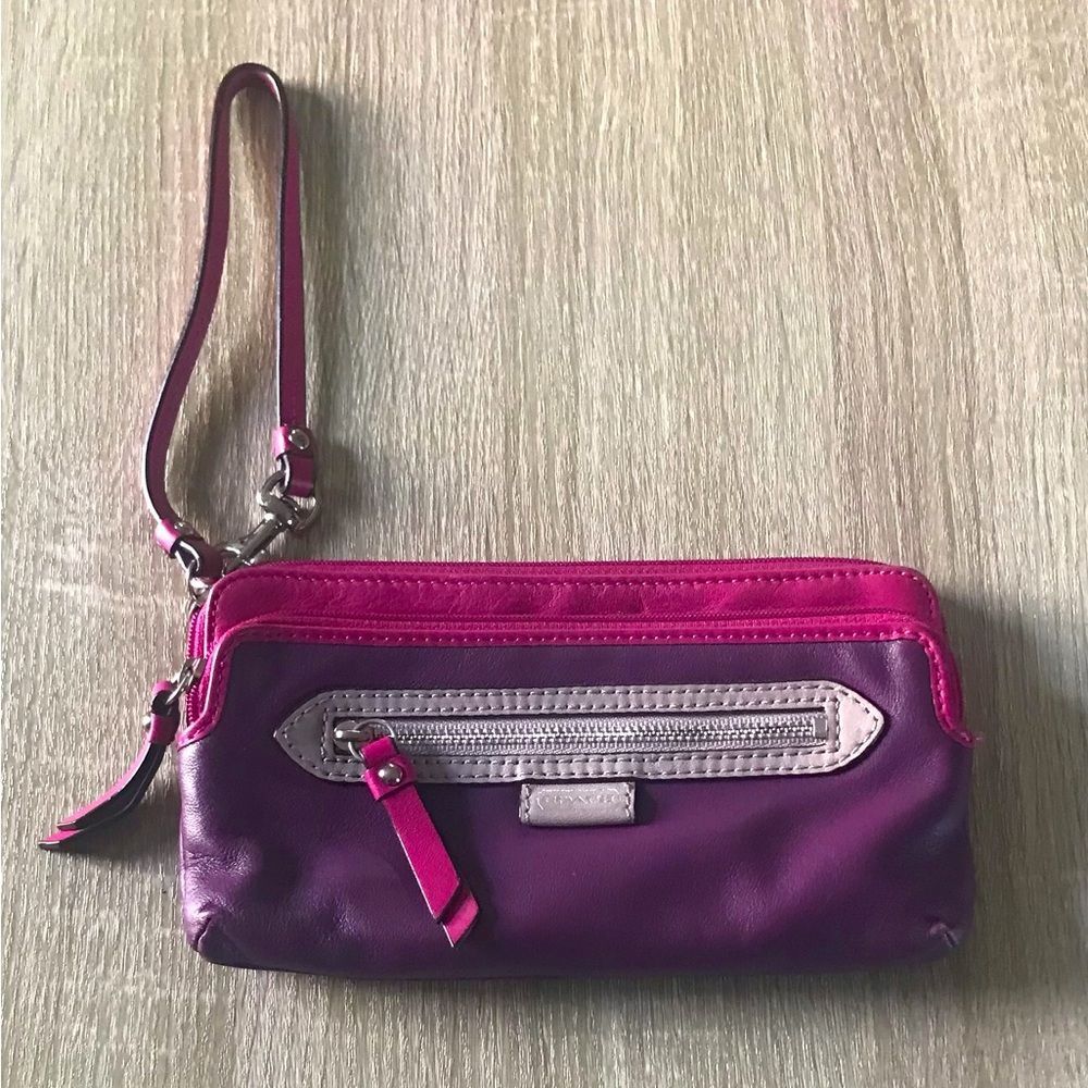 COACH Daisy Spectator Purple/Magenta Leather  Wristlet/Clutch/Wallet RARE